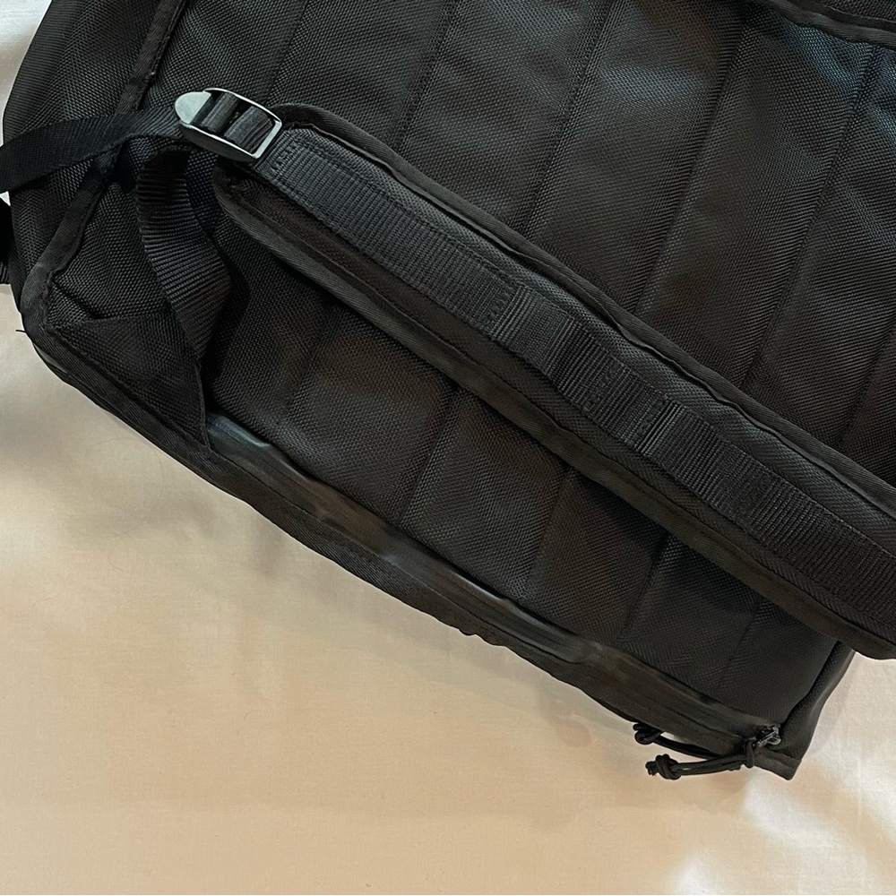 LEVI’S Rolltop Commuter Backpack - Picture 9 of 15